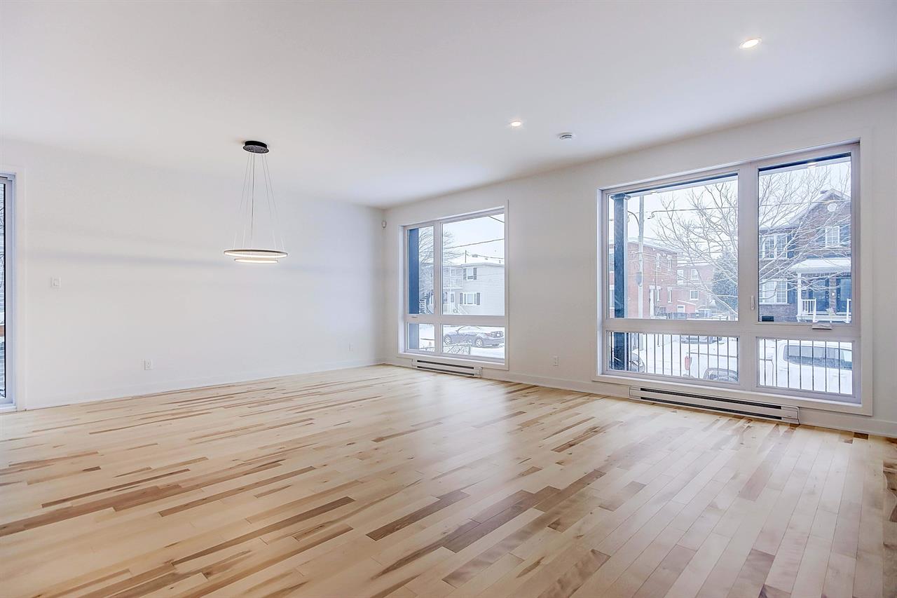 Grande Maison De Ville Sur 3 étages 3CAC 1350 P2 - Disponible | 2895265