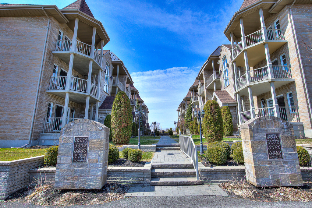 Condo 1 Chambre, Balcon Et Stationnement | 2895268