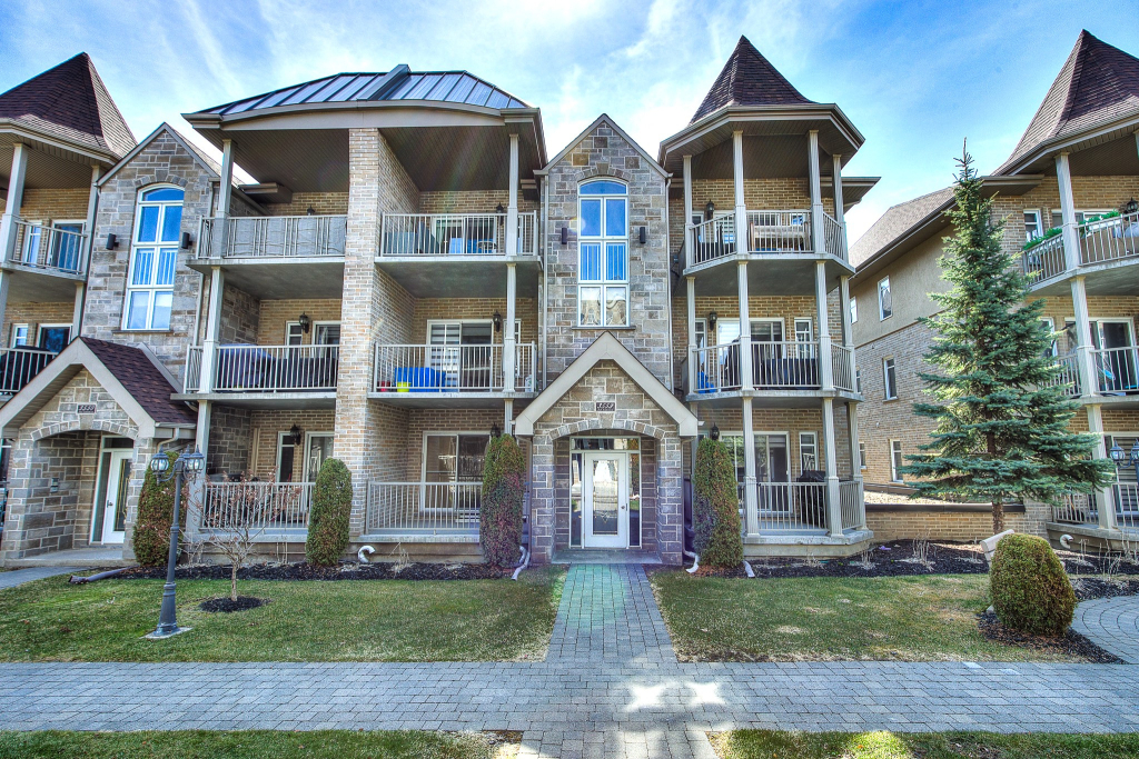 Condo 1 Chambre, Balcon Et Stationnement | 2895268