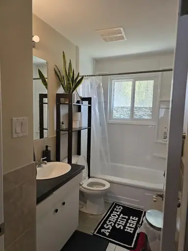3 bdrm top floor quiet area close to all amenities | 5704 90 Avenue Northwest, Edmonton | 2895389