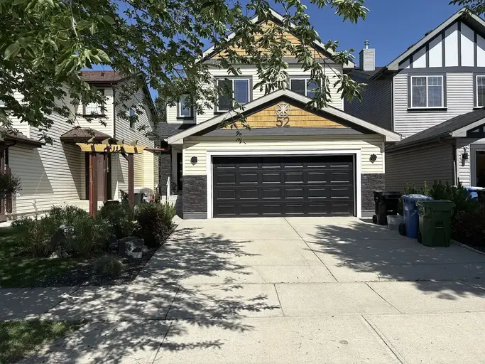 LARGE BRIGHT WALKOUT SUITE w PRIVATE ENTRANCE | Copperfield, Calgary, AB, Canada, Calgary | 2895392