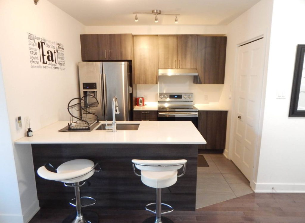 Waterfront Living 2 Bdrm In LaSalle | 2895495