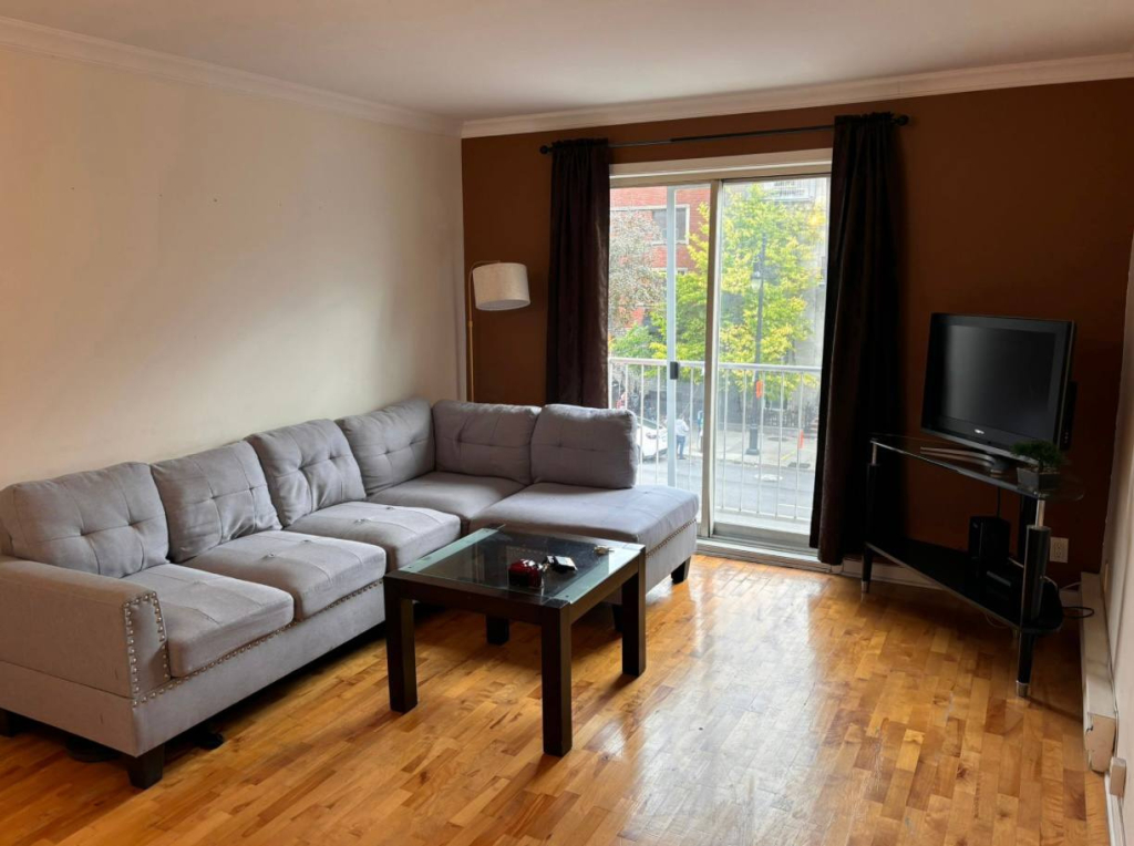 Beautiful 2 Bdrm Condo In The Old Port | 2895496