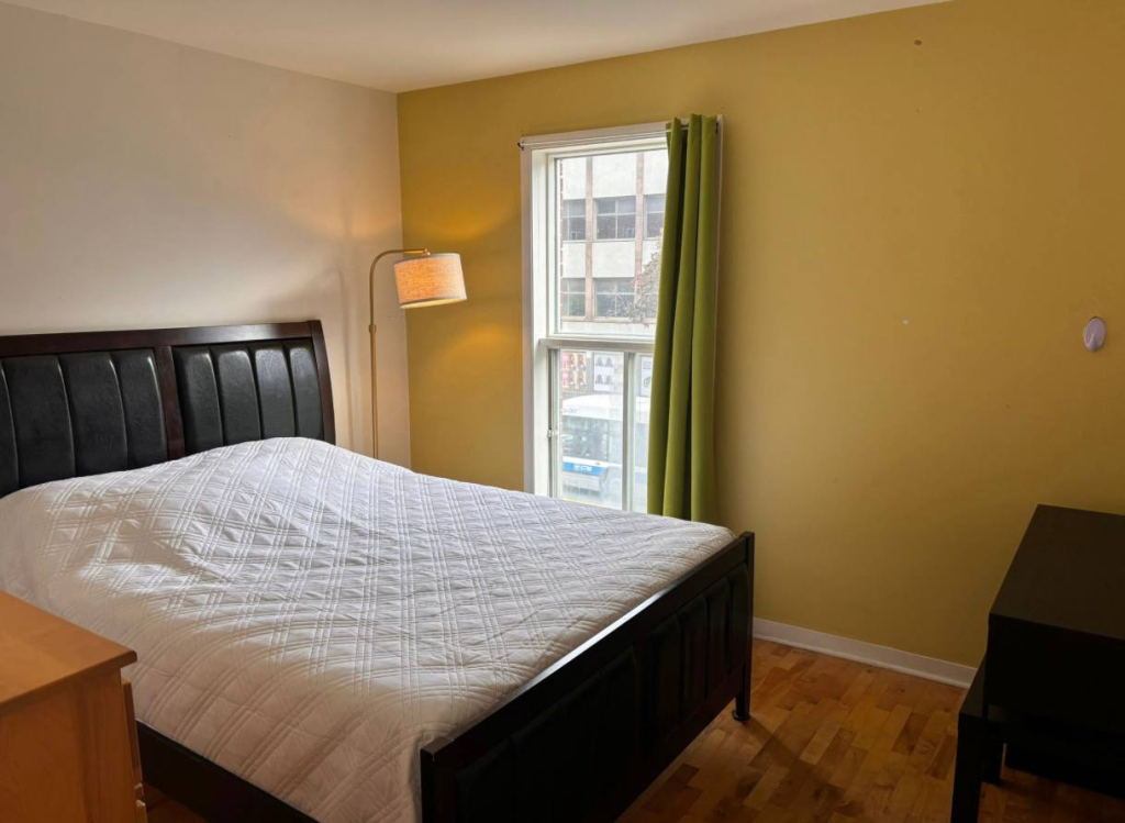 Beautiful 2 Bdrm Condo In The Old Port | 2895496