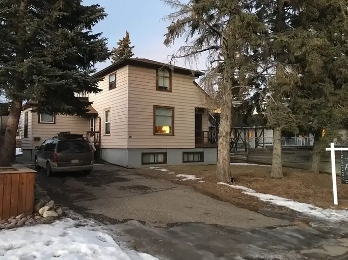 5 Bedroom Recently Renovated Kingsland House | 826 68 Avenue Southwest, Calgary | 2895539