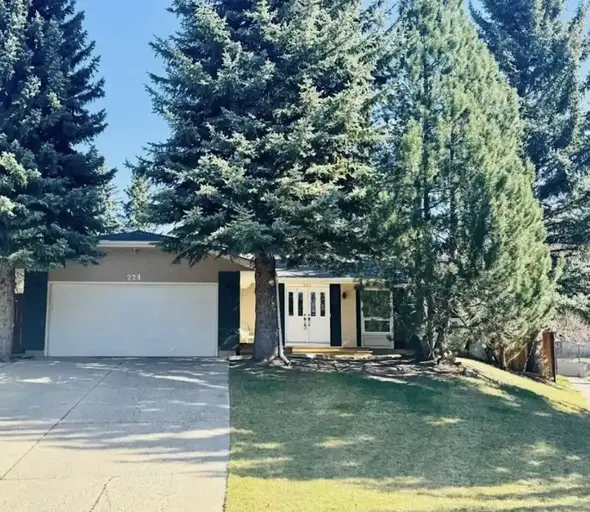 Large Executive Bungalow in Desirable Varsity Estates | 224 Varsity Crescent Northwest, Calgary | 2897658