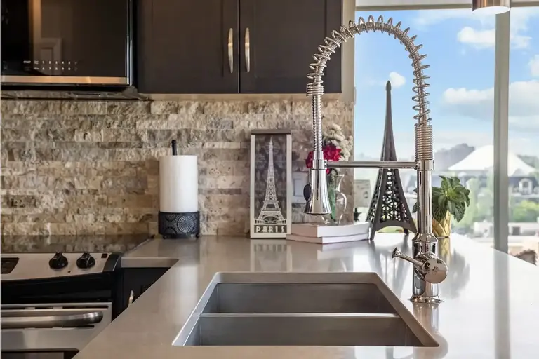 DOWNTOWN STAMPEDE I FULLY FURNISHED I LITTLE PARIS I U/G PARKING | 1320 1 St SE, Calgary | 2895557