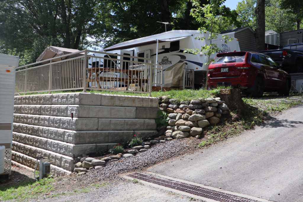 LAC MEMPHRÉMAGOG, Terrain, roulotte et emplacement à la marina. | 2896805