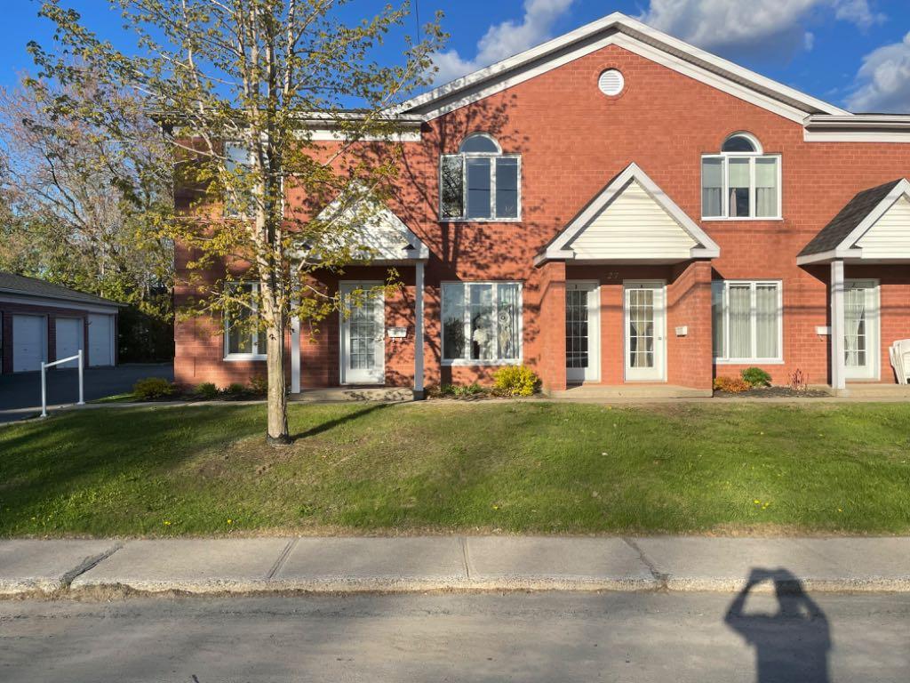 Grand 5 1/2 centre ville , 2ieme étage. | 2897204