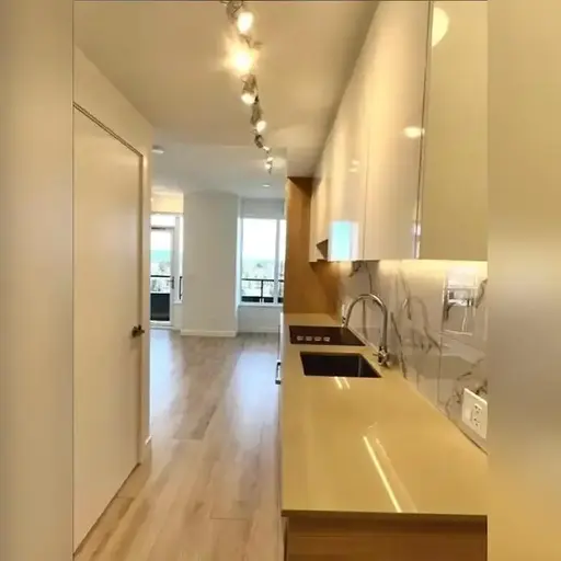 Spacious Studio - Brand New Apartment -*Utilities, Parking & Internet included* | 1701 - 10626 City Parkway, Surrey | 2897546