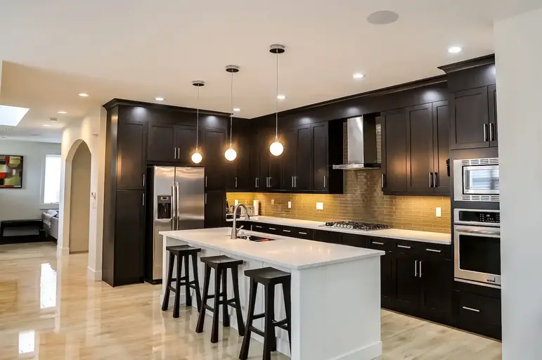 Beautiful modern clean 4 bedroom house in Calgary, 10 minutes from downtown | 2103 - 2103 1 Street Northwest, Calgary | 2897678