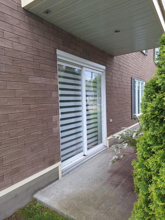 TRÈS BEAU et GRAND 5 et demi avec grand garage détaché fermé | 2897724