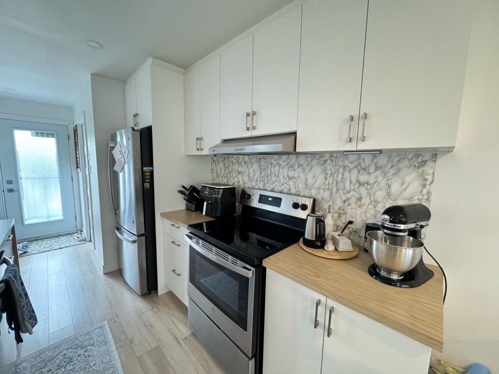 Magnifique 4 ½ sur 2 étages à St-Romuald – tout confort, Wi-Fi et stationnement | 2897728