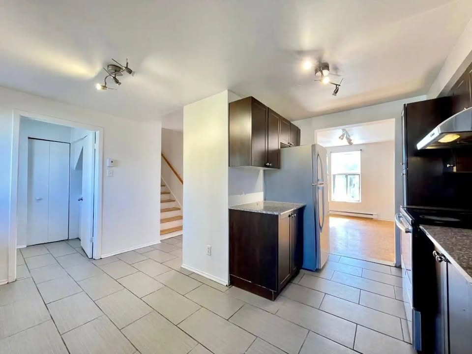 Pointe St-Charles - 5 1/2 Sur 2 Étages | 2897813
