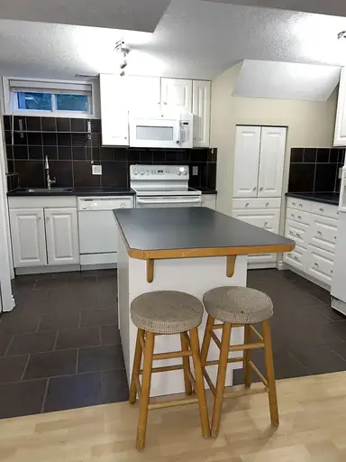 10 Windows! Fairview 2 Bdrm Suite w Fireplace - walk Heritage CTrain | Calgary | 2898089