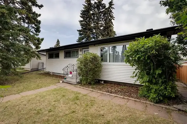 Cozy main floor 3-Bedroom Home for Rent - Wildwood, Calgary | 4320 Worcester Drive Southwest, Calgary | 2898105
