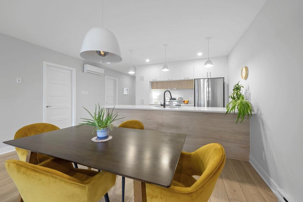 1. Spacieux 4 ½ avec espace de bureau – 2 chambres – Idéal pour familles ! | 2898125