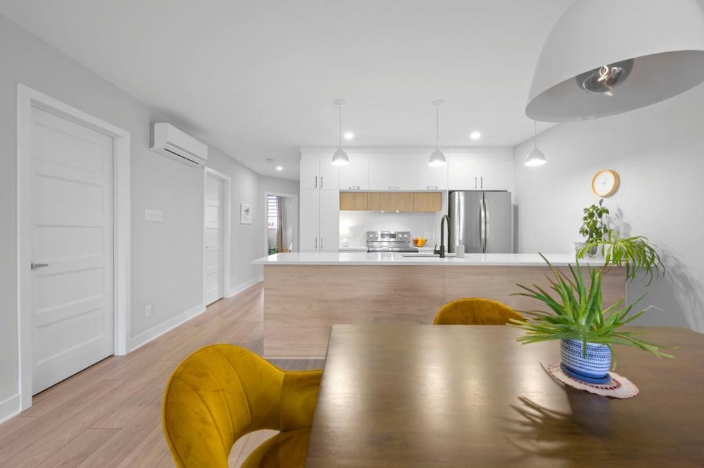 1. Spacieux 4 ½ avec espace de bureau – 2 chambres – Idéal pour familles ! | 2898125
