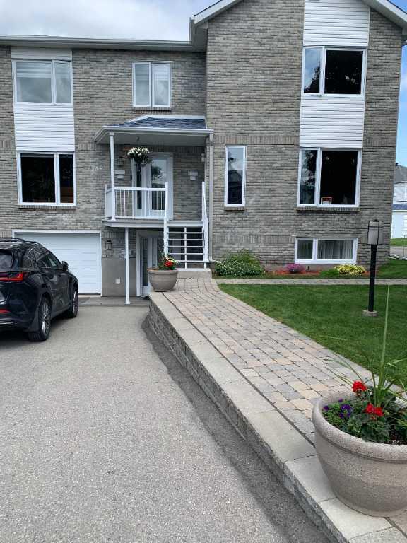 Logement 6 1/2 style semi-détaché dans triplex Vaudreuil-Dorion | 2898145