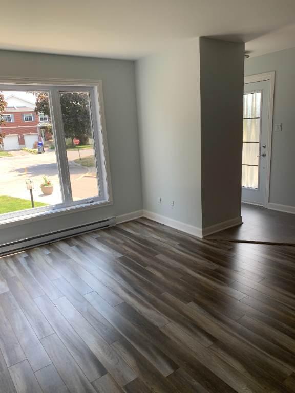 Logement 6 1/2 style semi-détaché dans triplex Vaudreuil-Dorion | 2898145