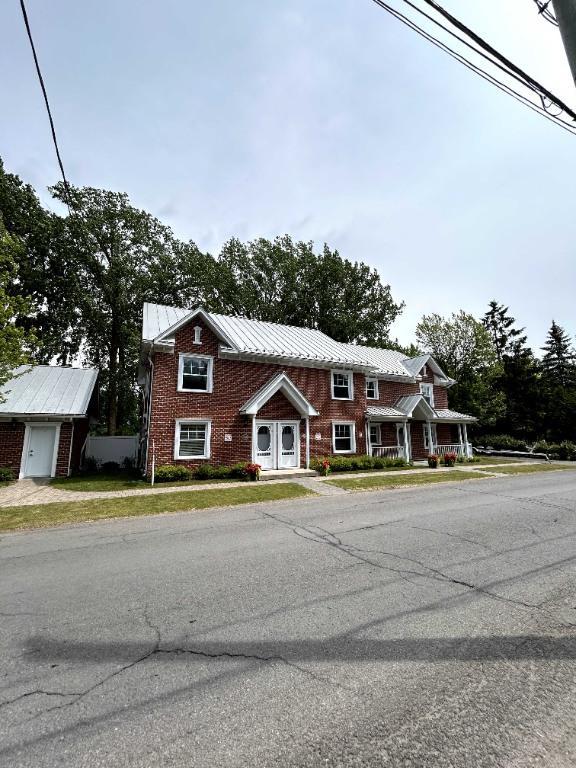Condo sur le bord de l'eau a Berthierville | 2898394