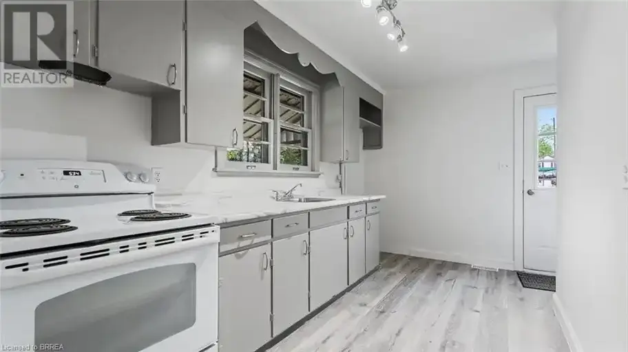 848 COLBORNE Street E | 848 COLBORNE Street E, Brantford | 2898472