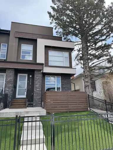 Modern 3 Bed, 3.5 Bath Townhouse in Killarney – A/C, Sonos, – Pet Friendly | Calgary | 2905104