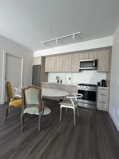 Bright furnished 1brm condo in Hillhurst/Sunnyside with large private patio | 1107 Gladstone Road Northwest, Calgary | 2899691