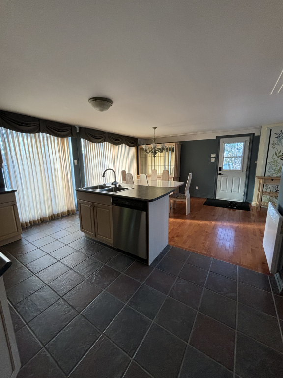 Grand 3 1/2 Au 2e étage - Chelsea | 2900002