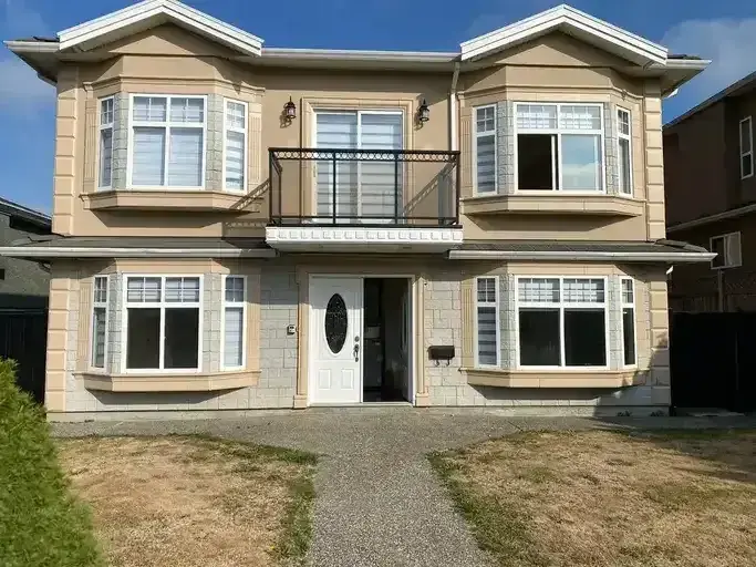 Beautiful 1 bed 1 den ground unit near Metrotown | 3755 Forest Street, Burnaby | 2900285