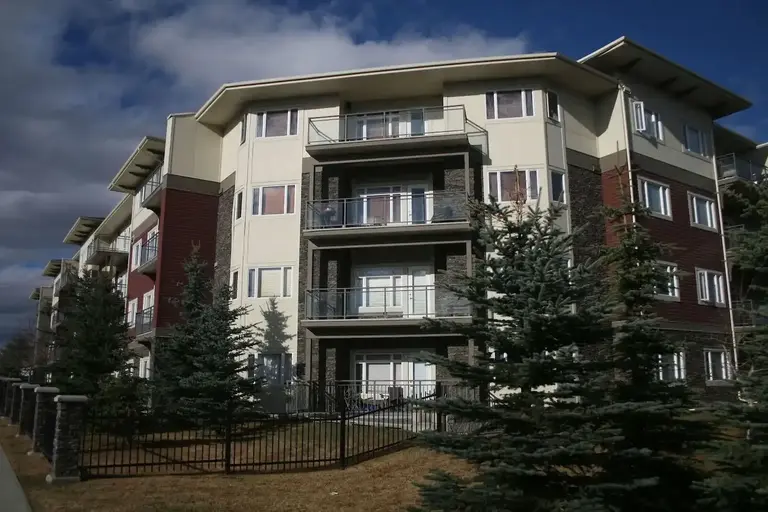 2 Br/2 Ba Top Floor SW Corner Condo Canvas @ Millrise - LRT/Sobeys Below | Calgary | 2900377