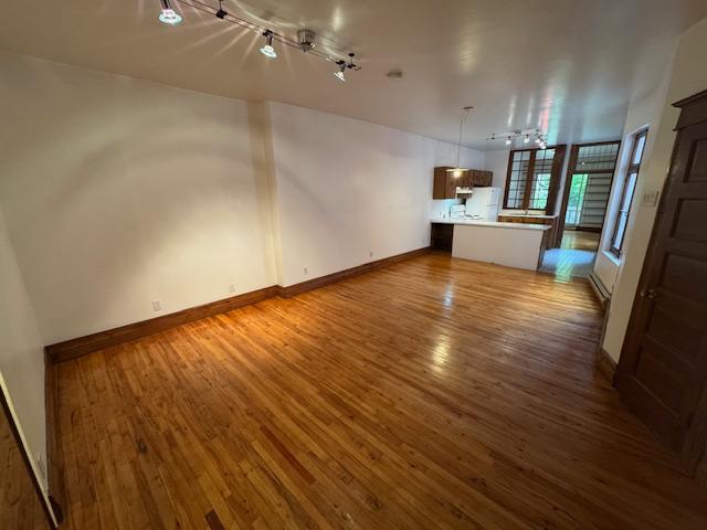 NDG. Metro Vendome.  Marcil.  Superbe. Renove Disponible immediatement, 2eme etage. Triplex.  Tres grand 1095sf. Lumineux | 2900460