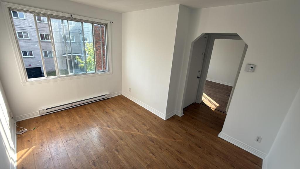5 et demi haut d'un triplex, libre présentement | 2900476