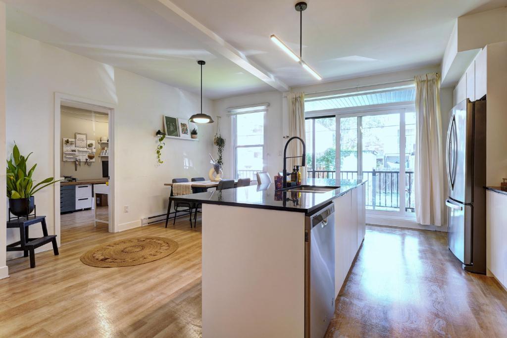 Grand 6 1/2 Hochelaga - 1er août - Internet, balcon, électroménagers | 2900483