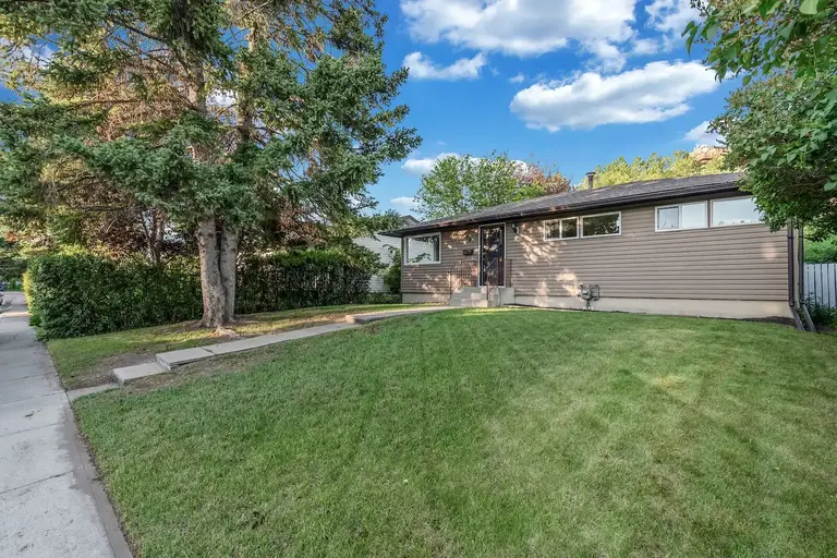 Haysboro 4-Bedroom Bungalow with Brand New Appliances | 30 Hutton Place Southwest, Calgary | 2900824