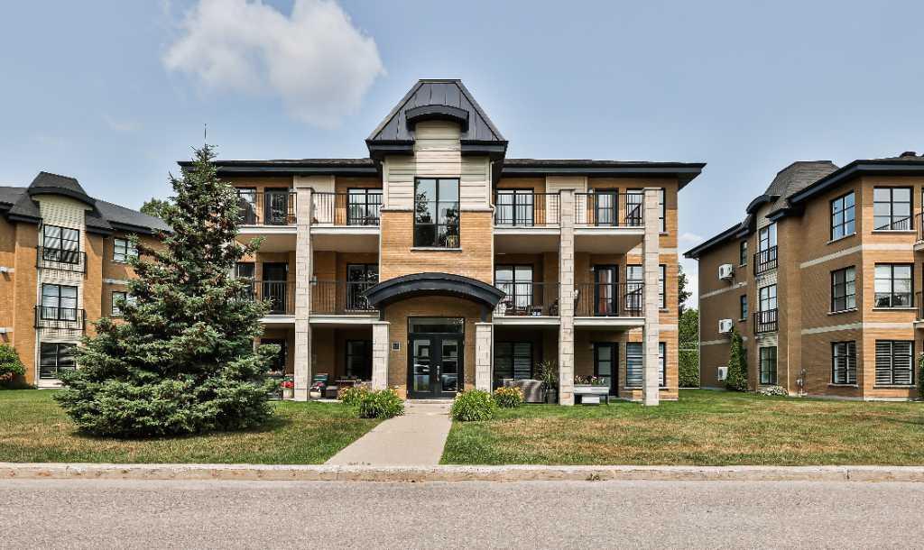 Condo 4 ½ haut de gamme à louer – Blainville – 3e étage – Terrasse – 2 stationnements + borne – 7 électros | 2900876