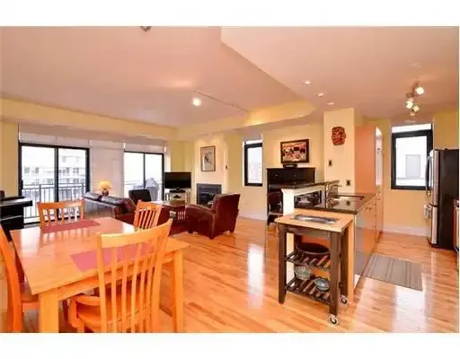 URBAN LIVING! 374 Cooper St Condo!! | 374 Cooper Street, Ottawa | 2901163