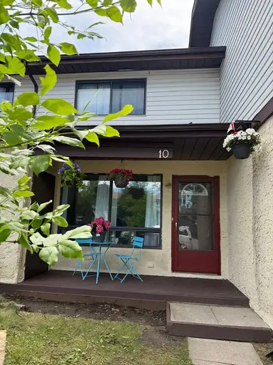 Little House in Cul de Sac in front of Crowfoot Shopping Center, LRT, Library | 10 Ranchlands Place Northwest, Calgary | 2902821