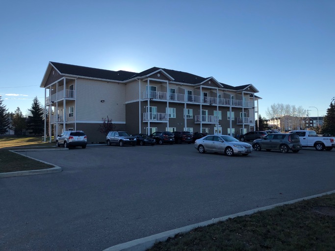 Fully Furnished Studio Apartment | 5202 Woodland Road, Innisfail | 2905861