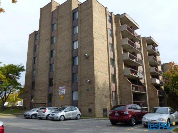 Laval 3 1/2 , Chauffe - Métro MontMorency - ascenseur , Béton | 2902988