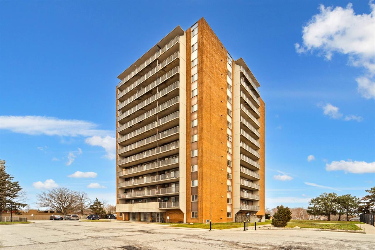 Leamington Towers Apartments | 2903182