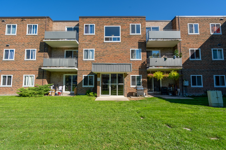 Devine Street Apartments | 811, 817, 835 & 849 Devine Street, Sarnia | 2903213