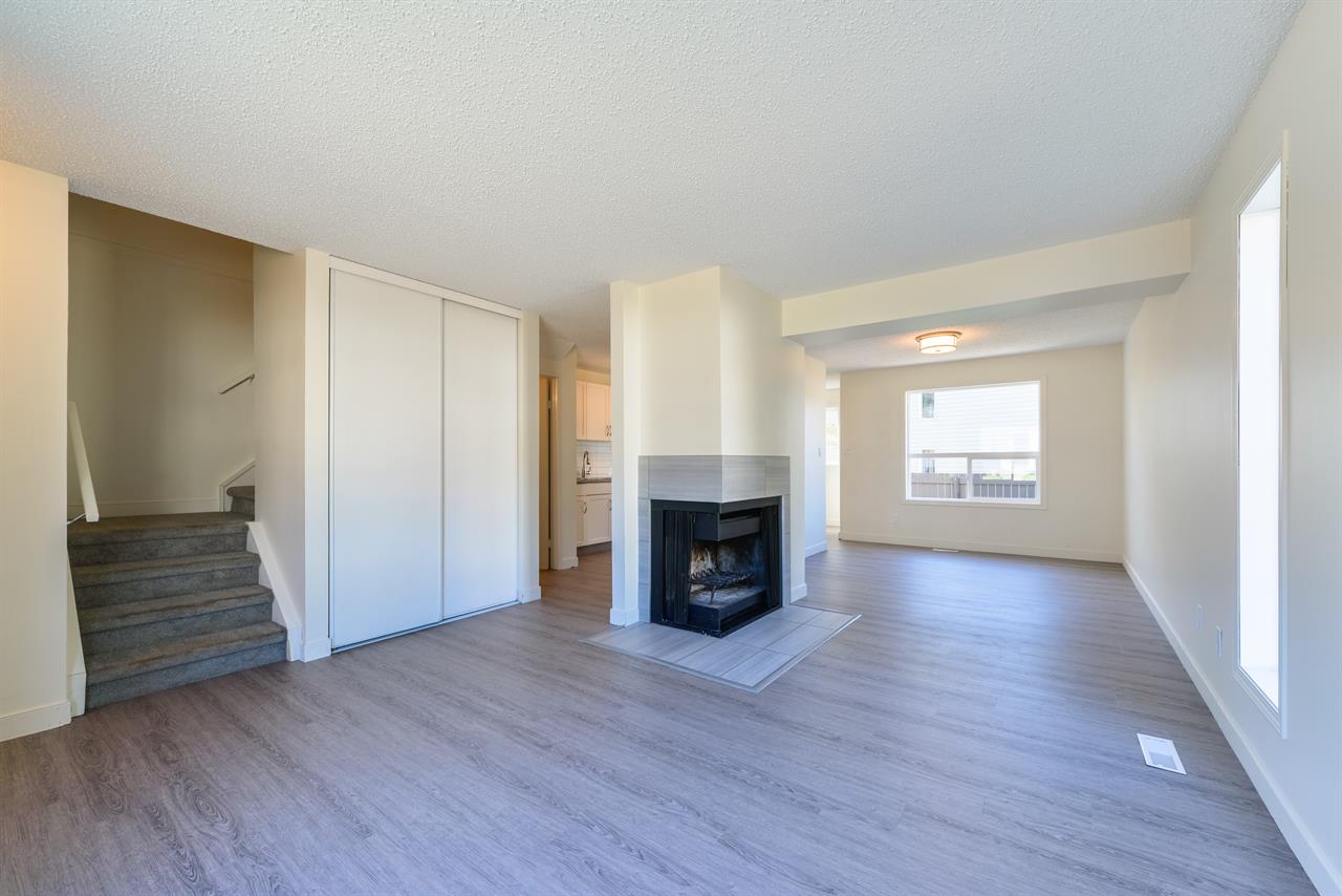 Granville Square | 2903407