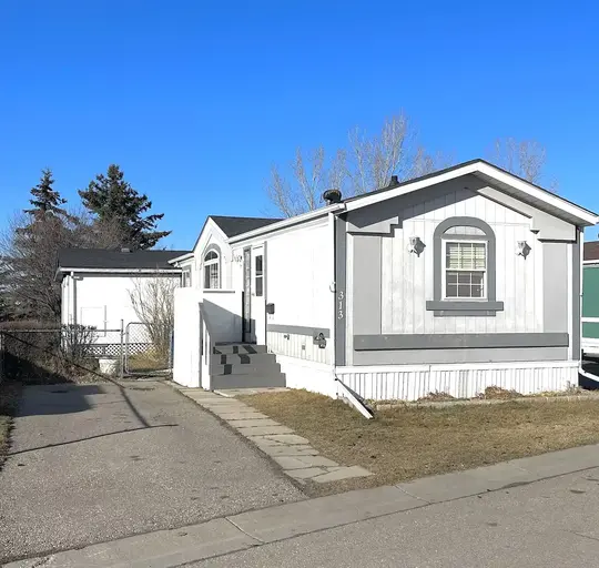 Chateau Estates - Spacious 3-Bedroom, 2-Bathroom Mobile - Pet Friendly | Calgary | 2938882