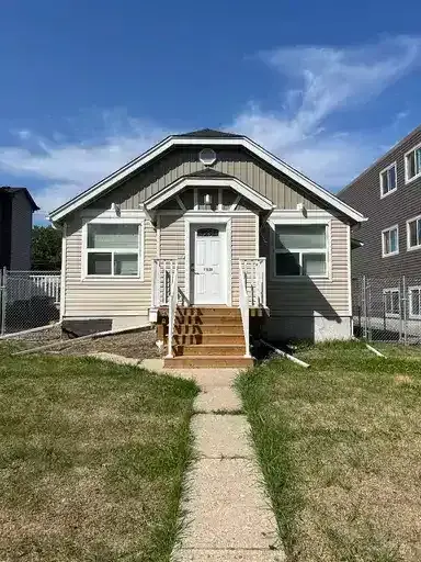3 bed, 2 bath single home, MAINFLOOR | 11030 108 Street Northwest, Edmonton | 2903480
