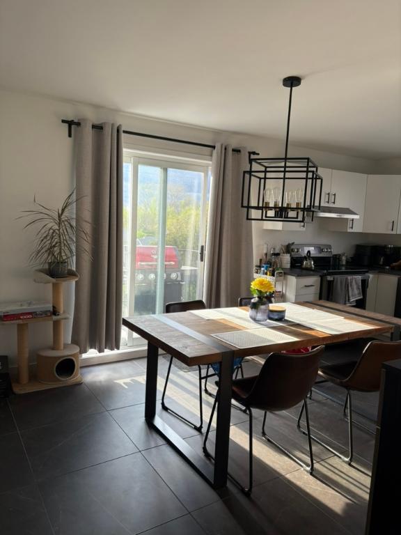 Grand logement 5 1/2 à louer, Chambly | 2903557
