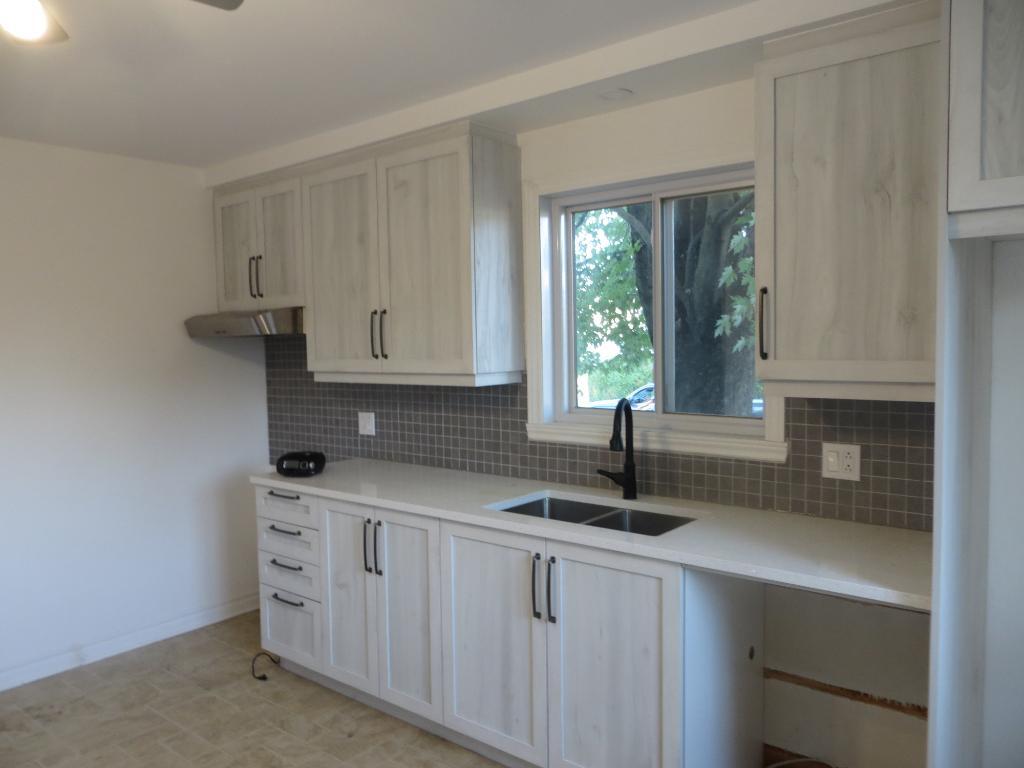 Logement à louer 6 1/2 sur 2 étages (Sous-sol et RDC). Propre et tranquille, près de tout (IGA, pharmacie, piste cyclable, arrêt d'autobus à proximit | 2903560