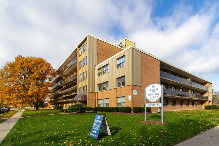 Bryn Mawr Apartments | 620 Berkshire Rd., Sarnia | 2903795