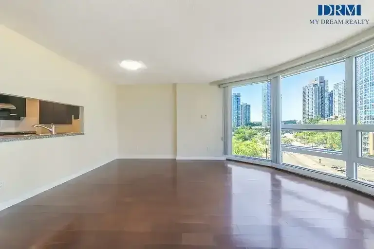 D182 - Bright 2 Bed, 2 Bath Corner Unit in Prime Yaletown Location – Available Now! | 199 Drake Street, Vancouver | 2903923
