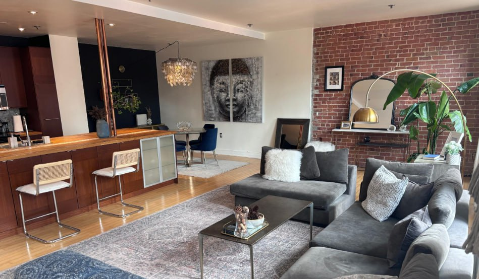 Magnificent 1 Bedroom Condo Downtown | 2904012